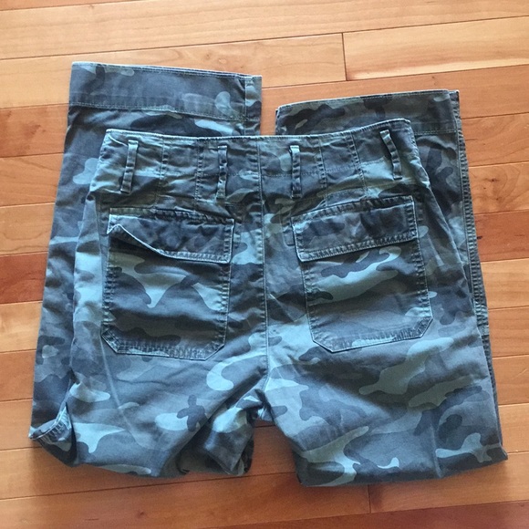 Gap Cropped Camo Pants 4 - Picture 5 of 5